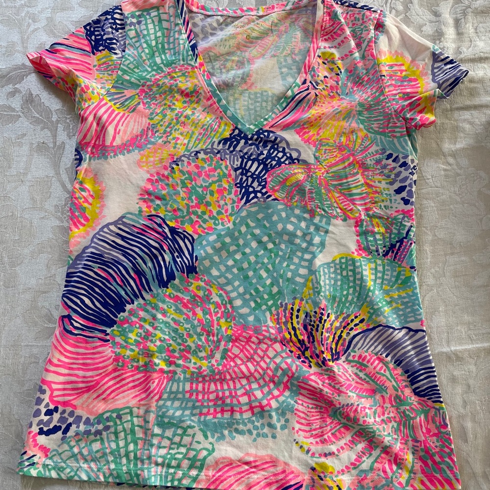 Lilly Pulitzer summer t shirt. Size M